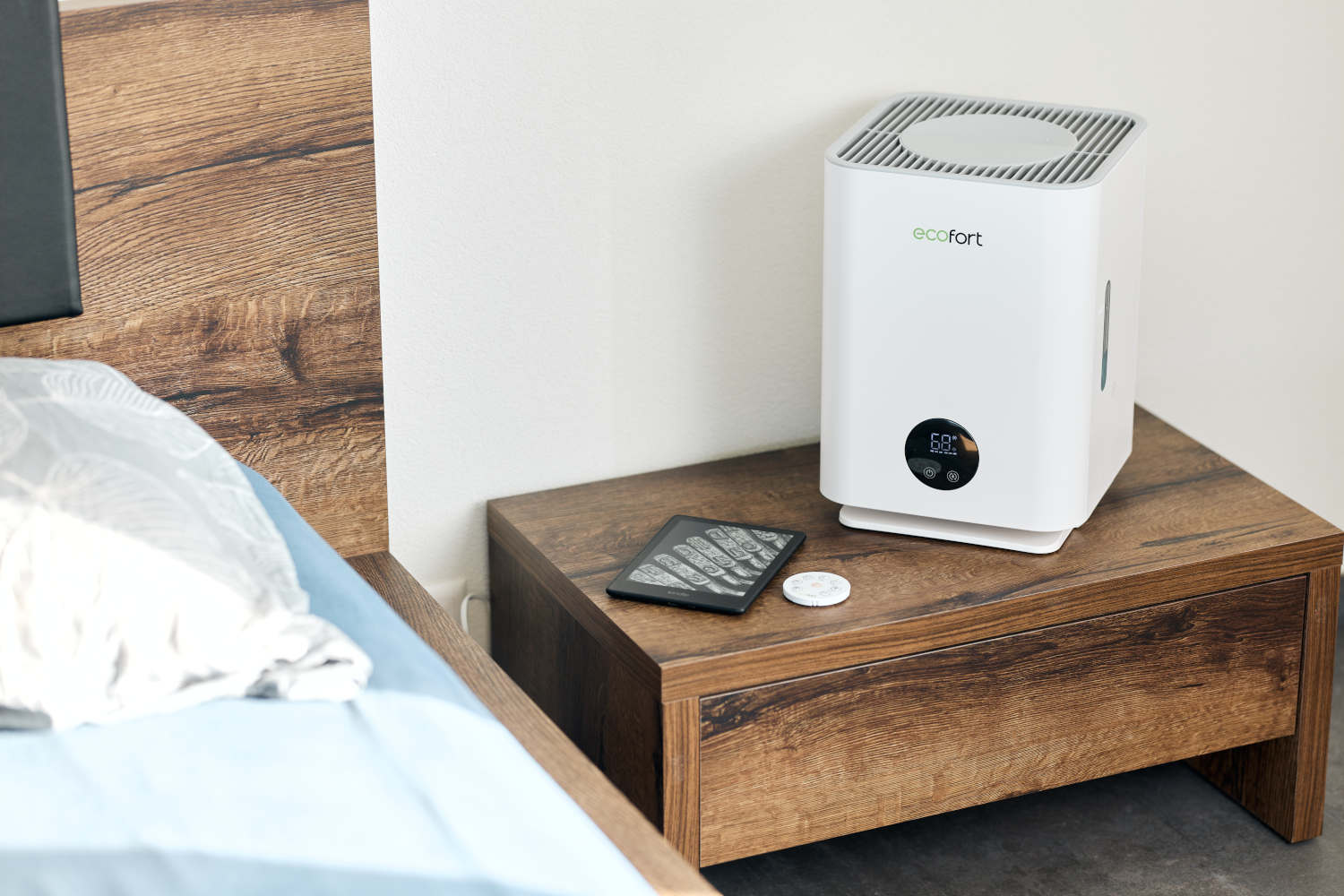 ecoQ HumidAir E250 on bedside table in bedroom